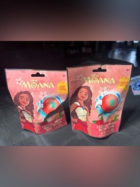 2 New Disney Moana Color-Twist Bath Bomb - Pink, Red, Teal